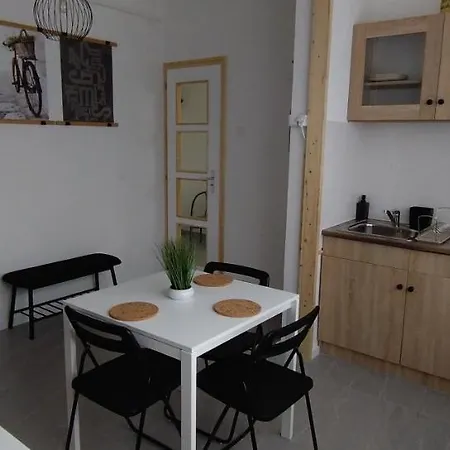 Blue Moon 아파트 *